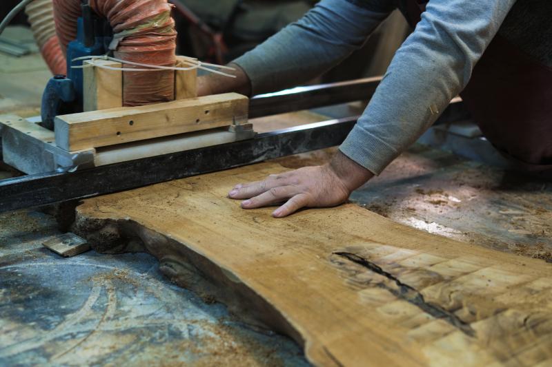 Les techniques essentielles pour réussir la rénovation de mobilier ancien