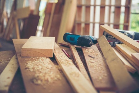 Comment choisir le bon artisan menuisier pour vos projets d'int&eacute;rieur